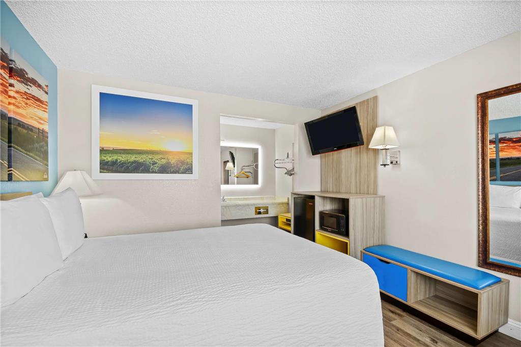 Days Inn by Wyndham Lost Hills - photo 13