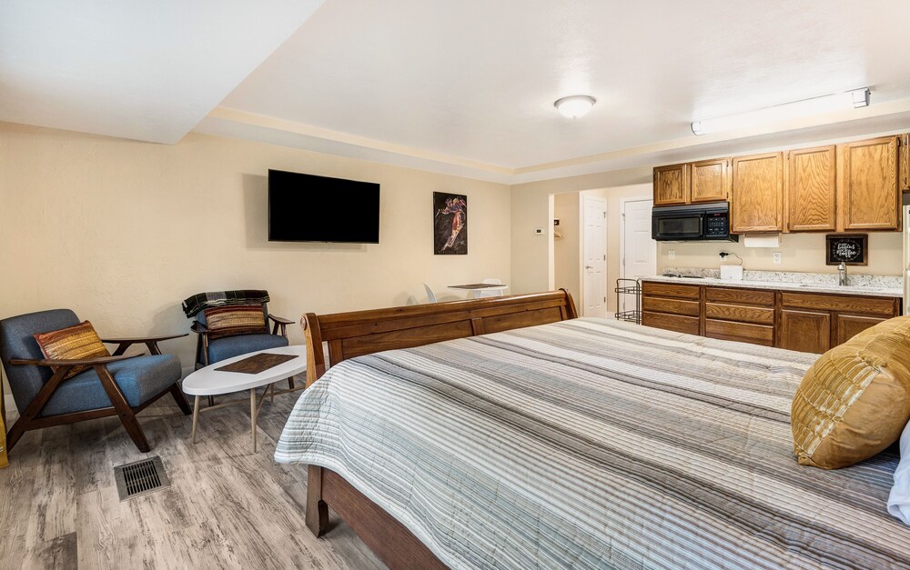 Bend Riverside Inn & Suites - photo 198