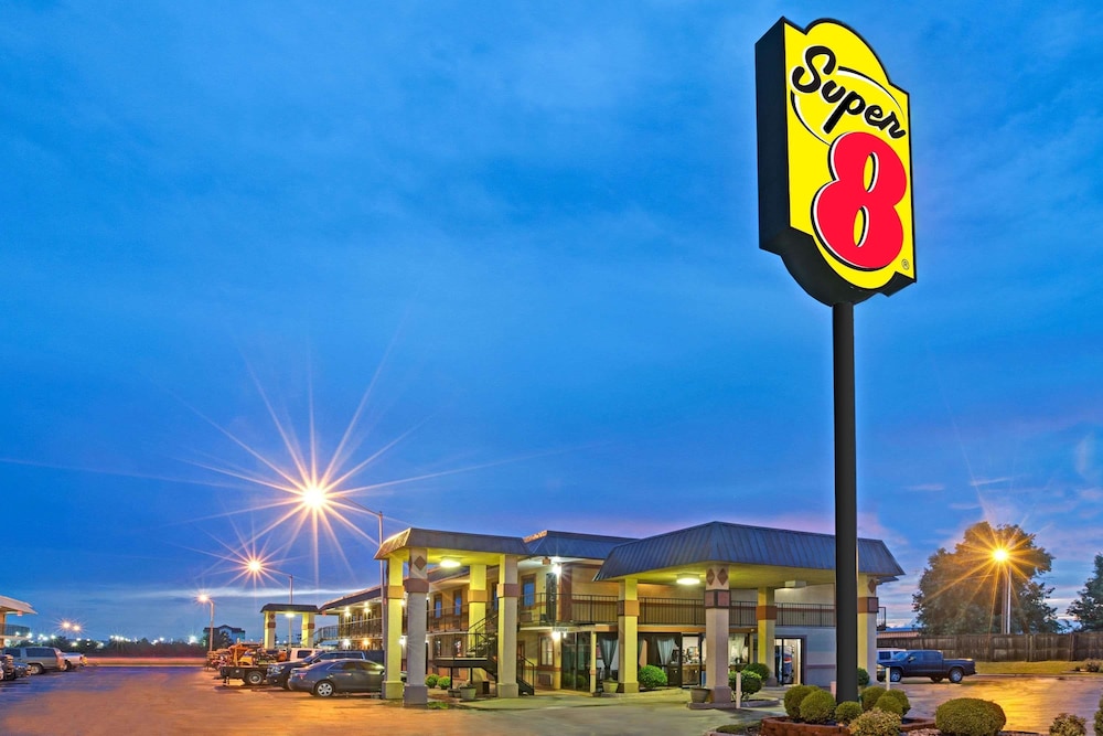 Super 8 by Wyndham Shawnee - featured photo