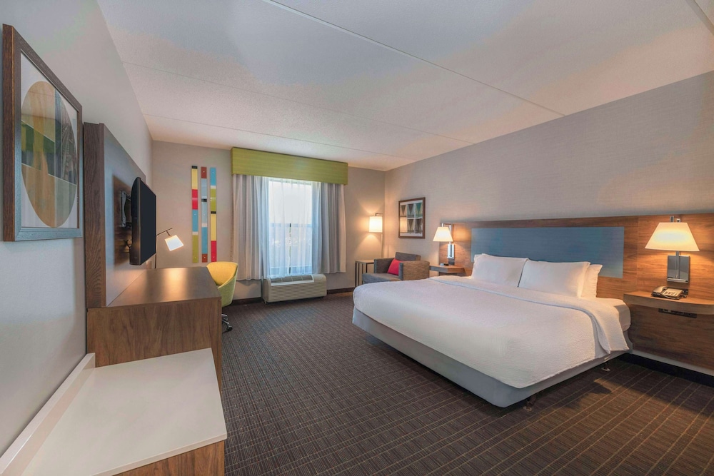 Hampton Inn & Suites Burlington NC - photo 13