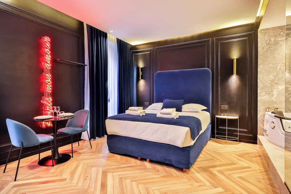 Wonderful Private Room 2P Chatelet — 4-Star Luxury Hotel in Paris, France
