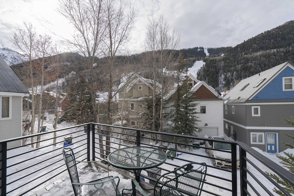 Bachman Village 14 by Avantstay Close To Town & The Slopes w Hot Tub Permit#12038 - photo 5