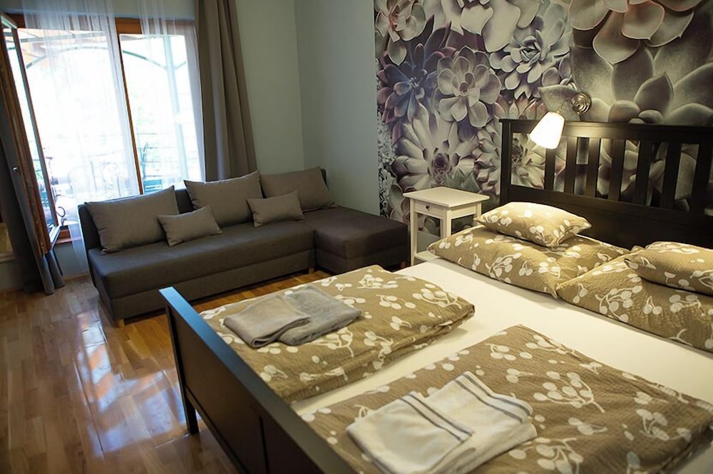 Hunyadi Panzió Apartman — Mako — photo 4