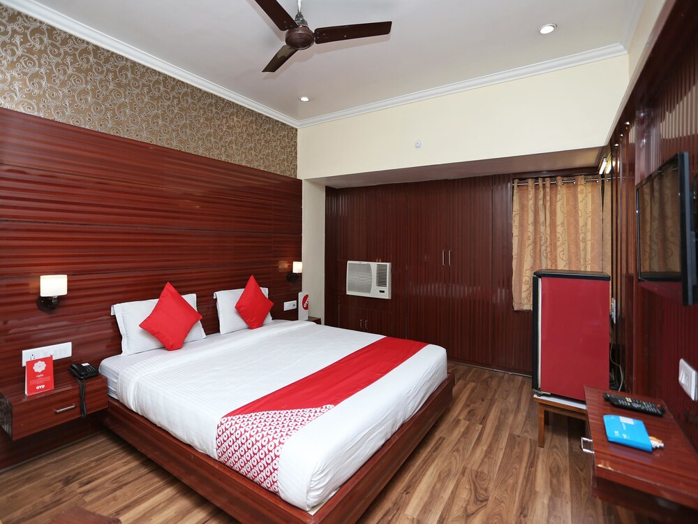 OYO 15468 Hotel Sharda in Raipur, India
