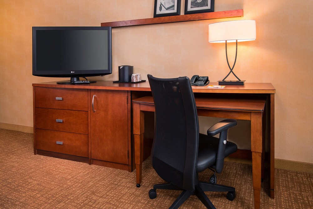 Courtyard by Marriott Dulles Airport Herndon Reston - photo 8
