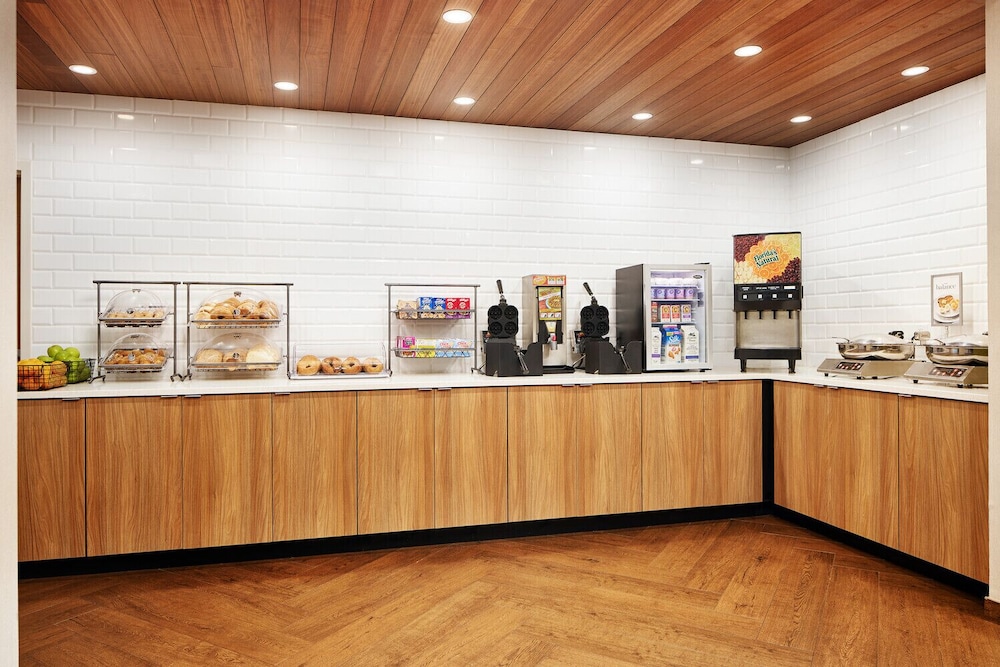 Fairfield Inn & Suites By Marriott Norfolk - photo 33