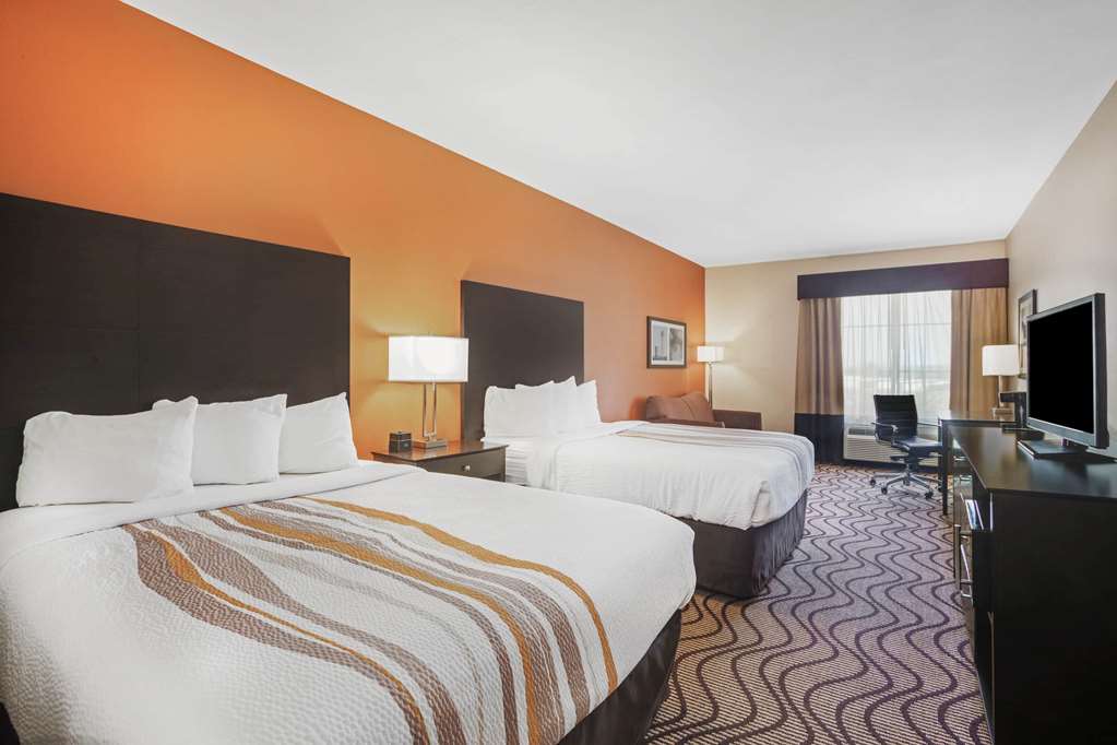 La Quinta Inn & Suites by Wyndham Beeville - photo 19