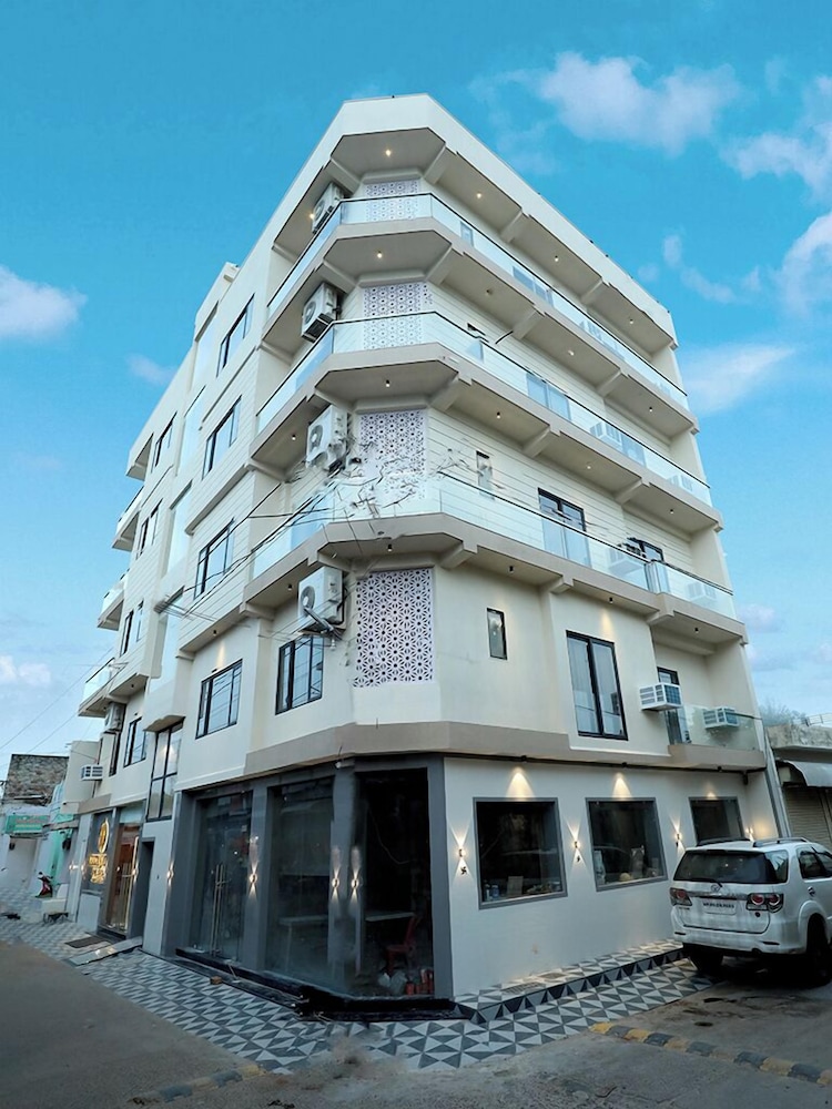 Geetanjali Hotel and Suites — hotel in Sujangarh