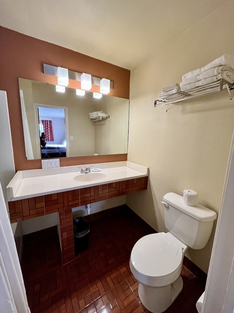 Sun Valley Motel - photo 12