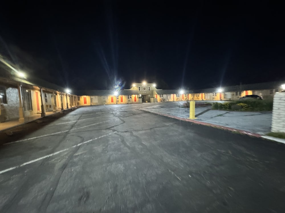The Oaks Motel - photo 6
