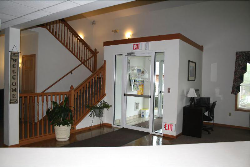 River Valley Inn & Suites - photo 7