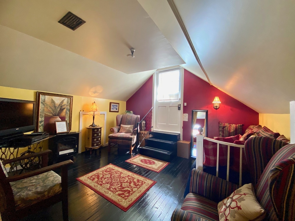 Penny Farthing Inn - photo 17