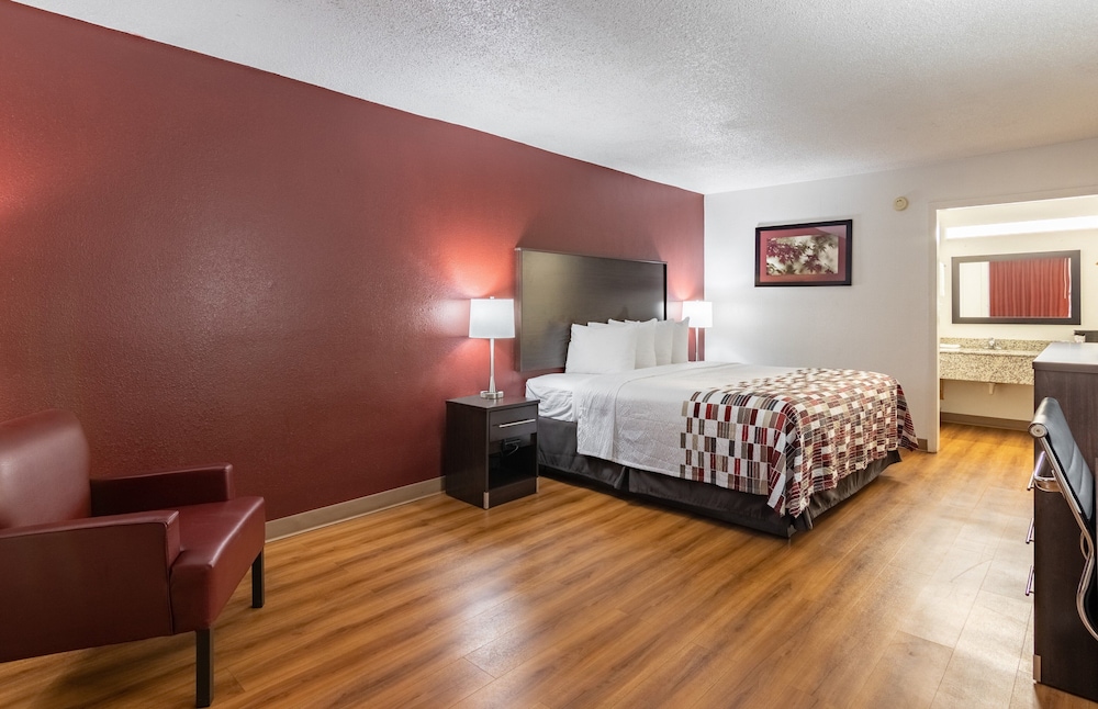 Red Roof Inn Forsyth - photo 6