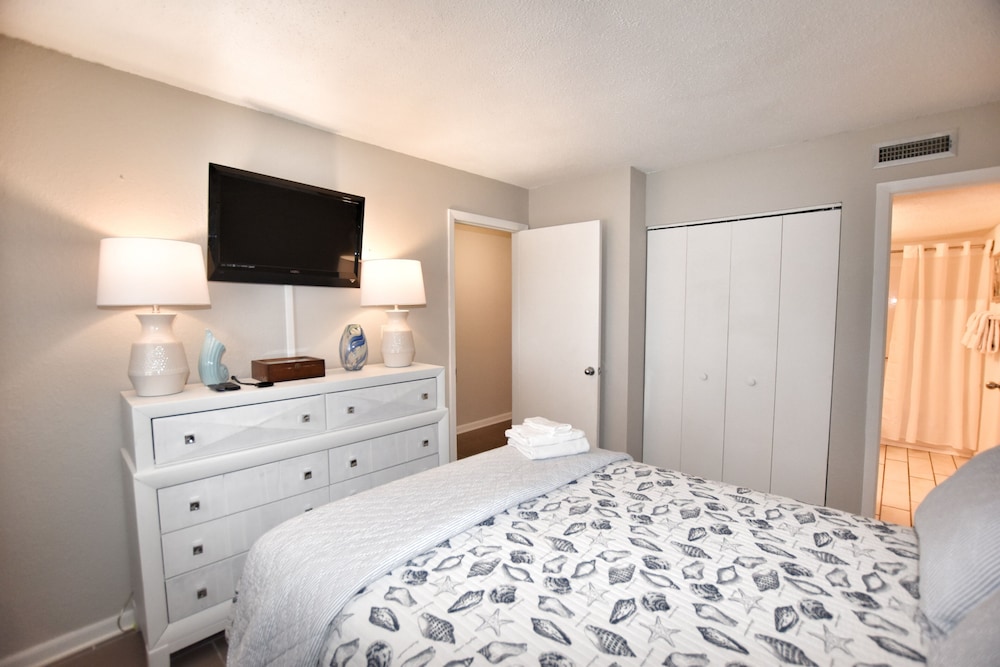 0704 Waters Edge Resort 1 Bedroom Condo by RedAwning - photo 3