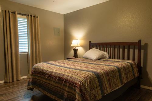 Lakeview Room 2 Queens 22 — hotel in Mead