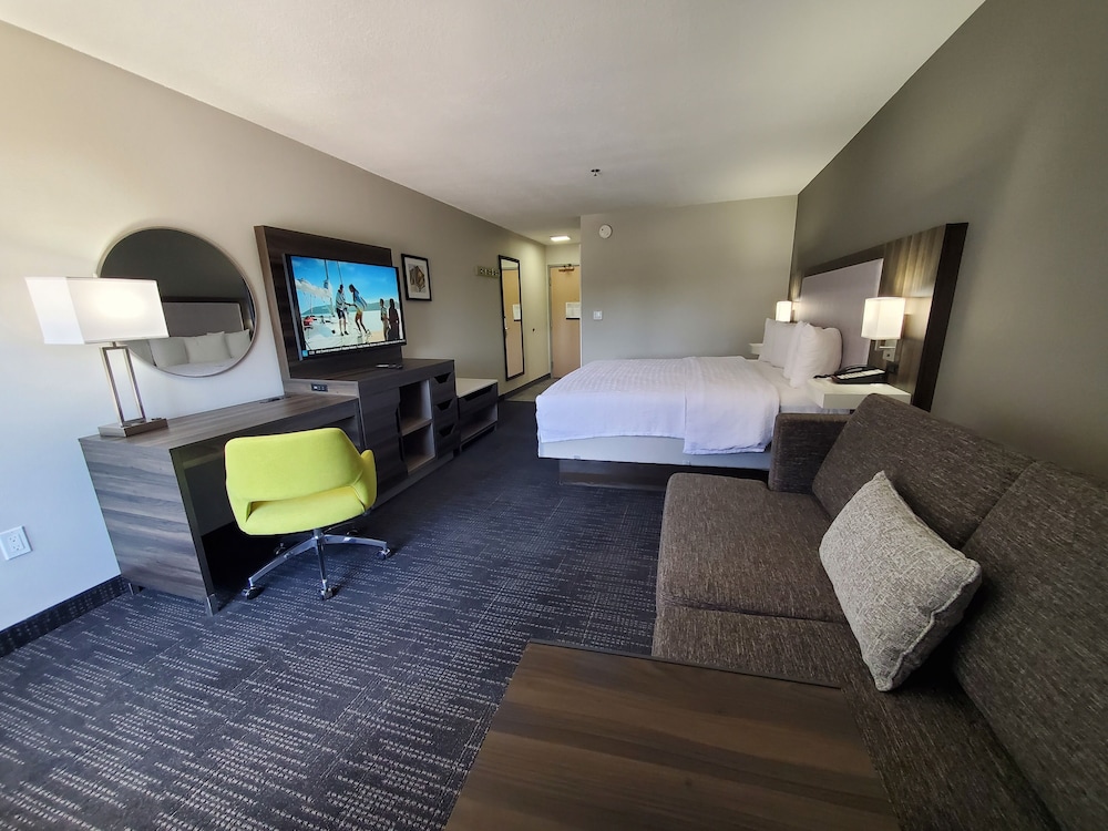 Hampton Inn Olathe - photo 18