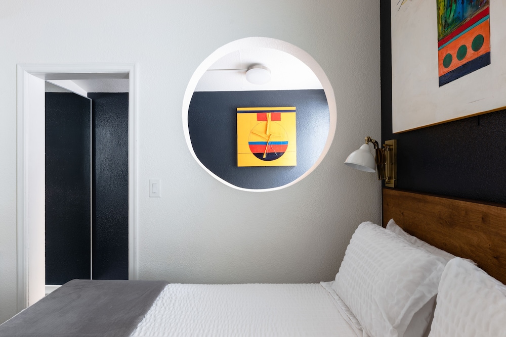 The Metro Hotel - photo 35