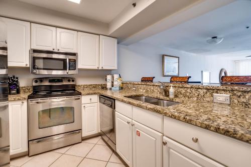 Hidden Cove Unit 5 Gulf Front Property on Holmes Beach — 4-Star Luxury Hotel in Holmes Beach, United States