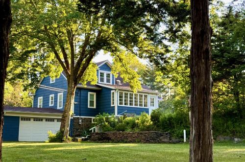 1890 CapeCod farmhouse:Charming Private Spacious — 4-Star Luxury Hotel in Saugerties, United States