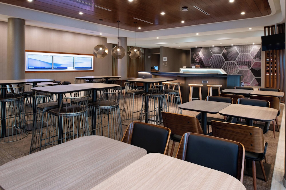 Springhill Suites Kansas City Northeast - photo 20