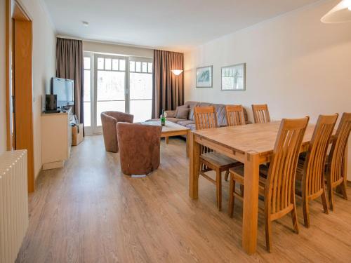 Dünenpark Binz Komfortplus Ferienwohnung mit 2 Schlafzimmern und Balkon im Obergeschoss 280 — 4-Star Luxury Hotel in Ostseebad Binz, Germany