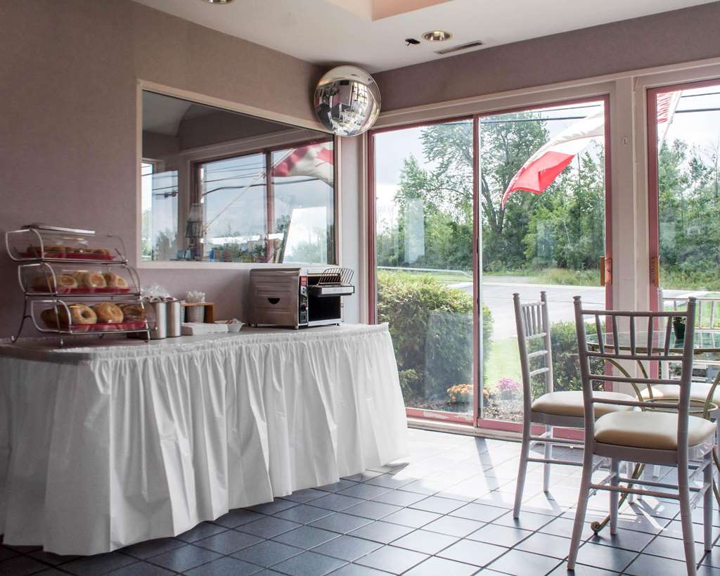 Econo Lodge South - photo 17