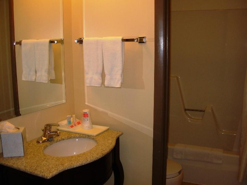 Red Carpet Inn On the Lake - photo 24