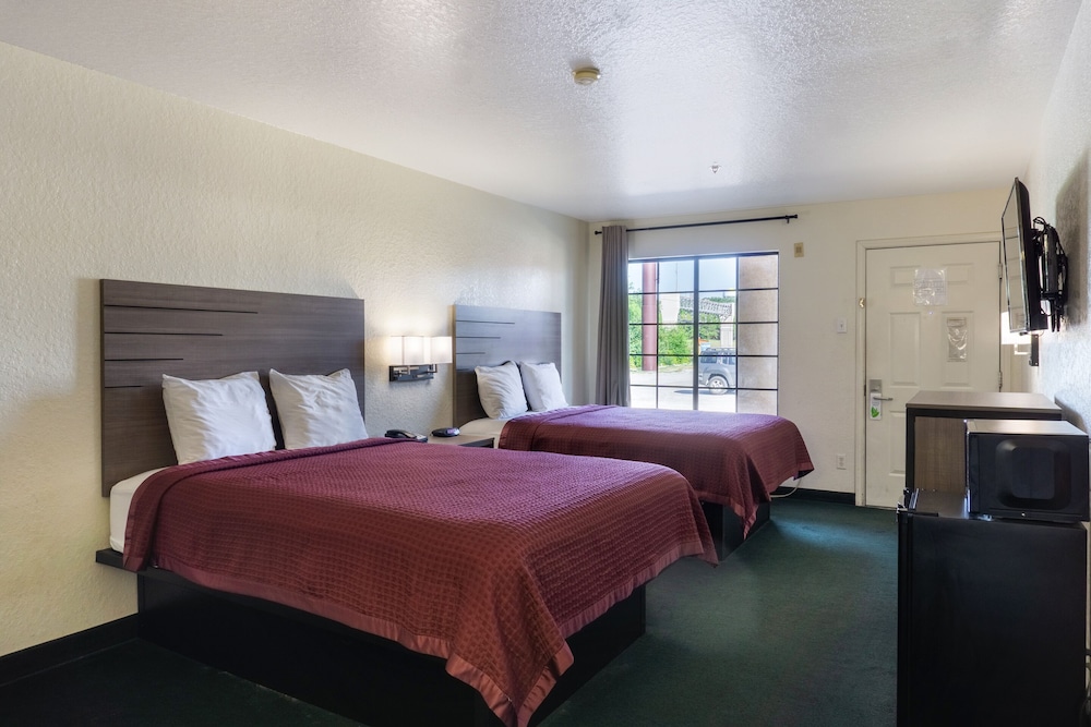 OYO Inn & Suites Medical Center San Antonio - photo 11