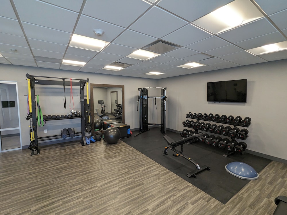 Hampton Inn Ogallala - photo 16