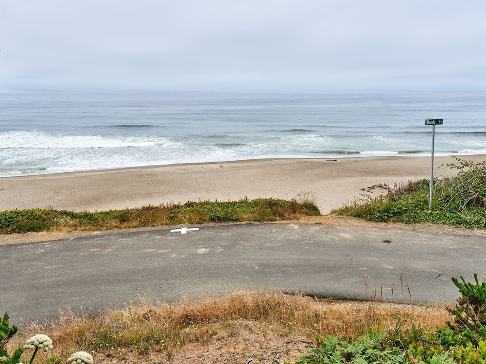 Surfer's Beach Retreat - photo 2