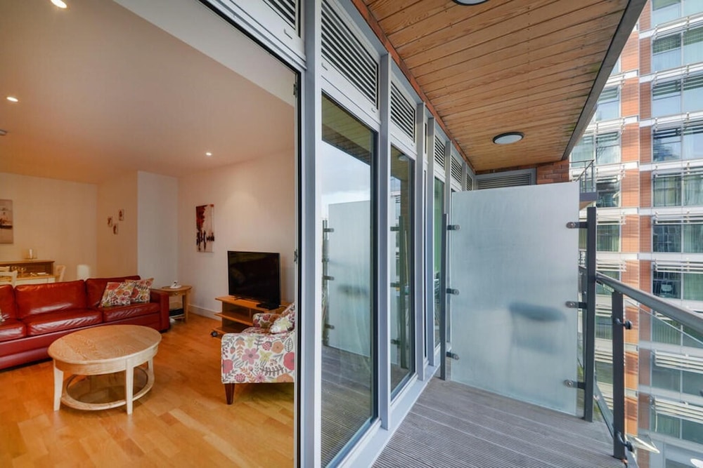 London Oasis 2 Bed Apartment Wandsworth — 4-Star Luxury Hotel in London, United Kingdom