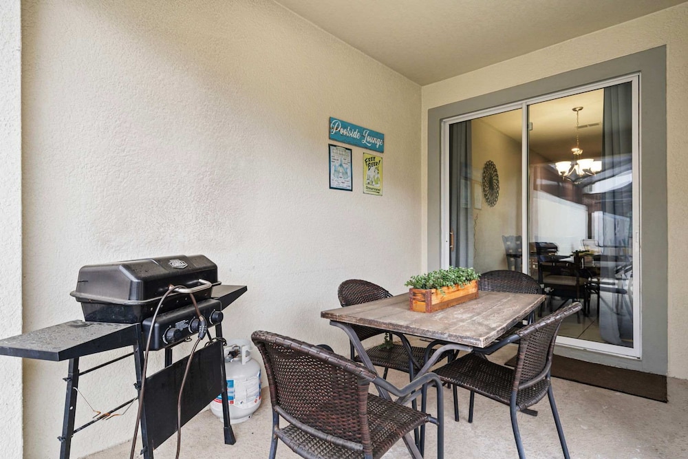 Spacious 4BR Townhome With Pool at Storey Lake - photo 18