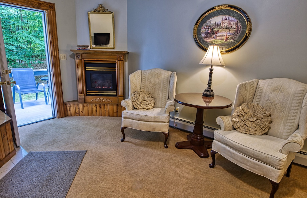 Rockwell Falls Inn and Wine Bar - photo 30