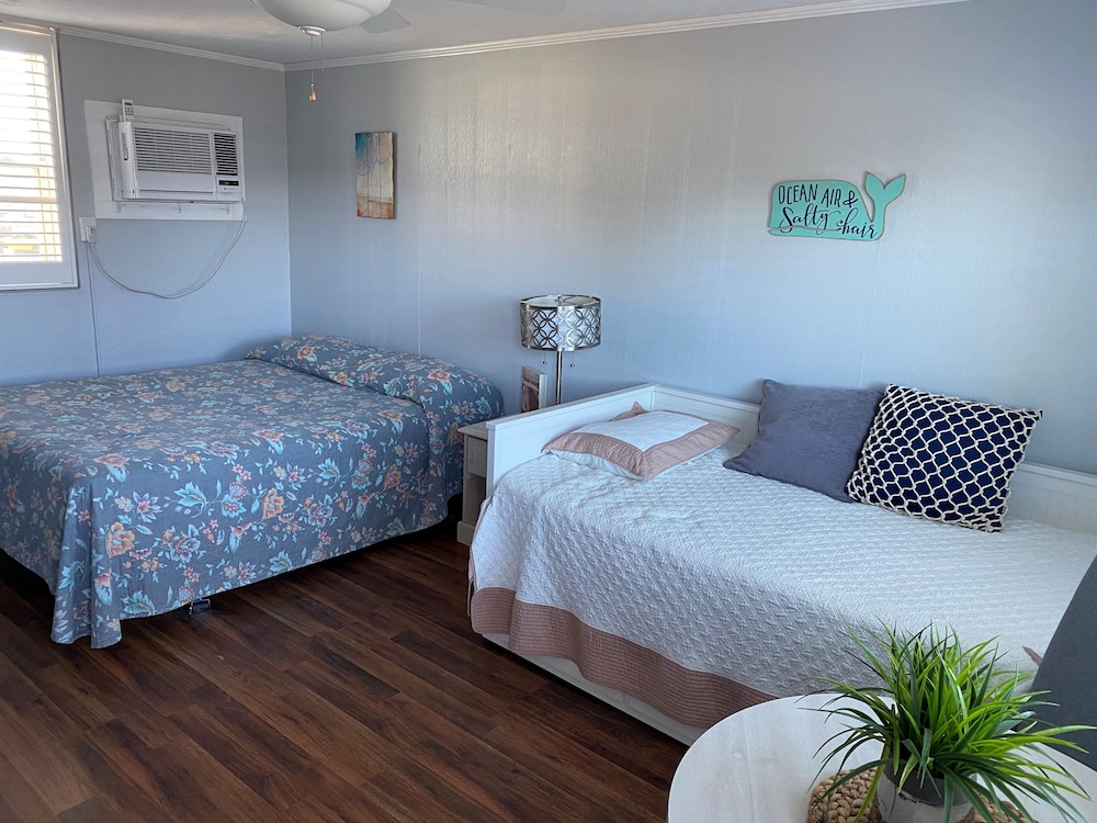 Vineyard Harbor Motel Private Beach - photo 11