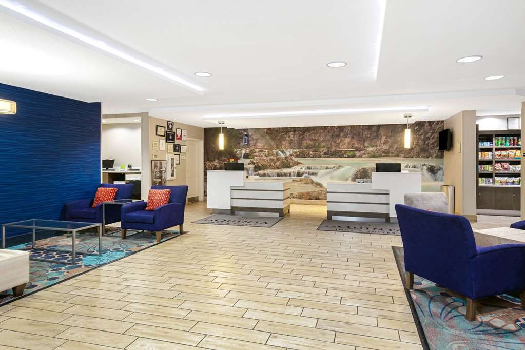La Quinta Inn & Suites by Wyndham Kingman - photo 5