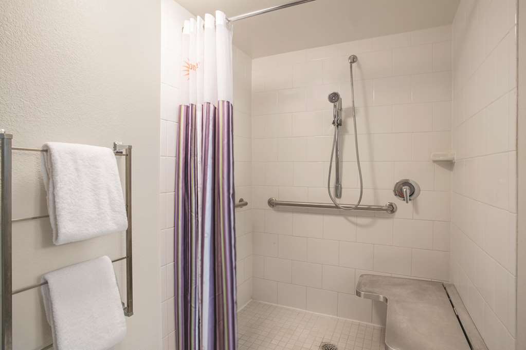 La Quinta Inn & Suites by Wyndham Fort Lauderdale Tamarac - photo 14