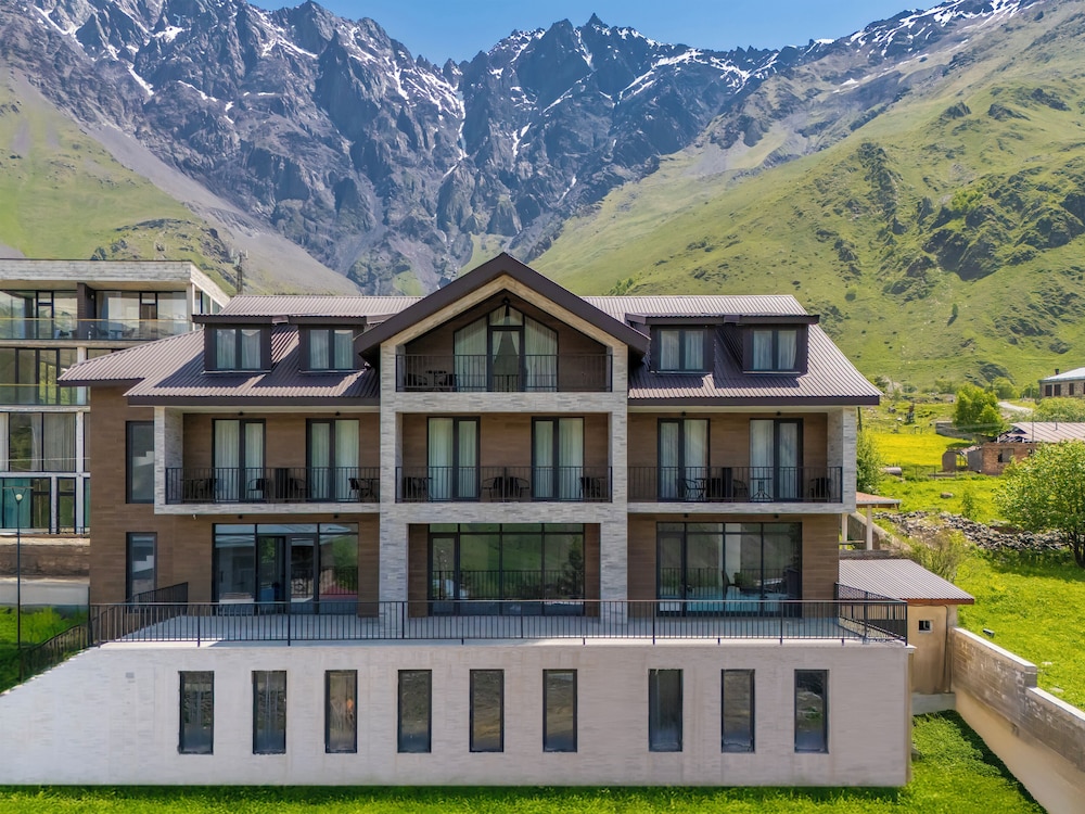 Residence Kazbegi — 4-Star Luxury Hotel in Step'antsminda, Georgia