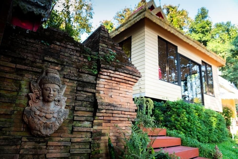 Phu Jaya Floresta Resort - carbon neutral hotel in Hang Dong