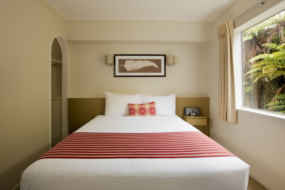 Lake Rotorua Hotel in Rotorua, New Zealand