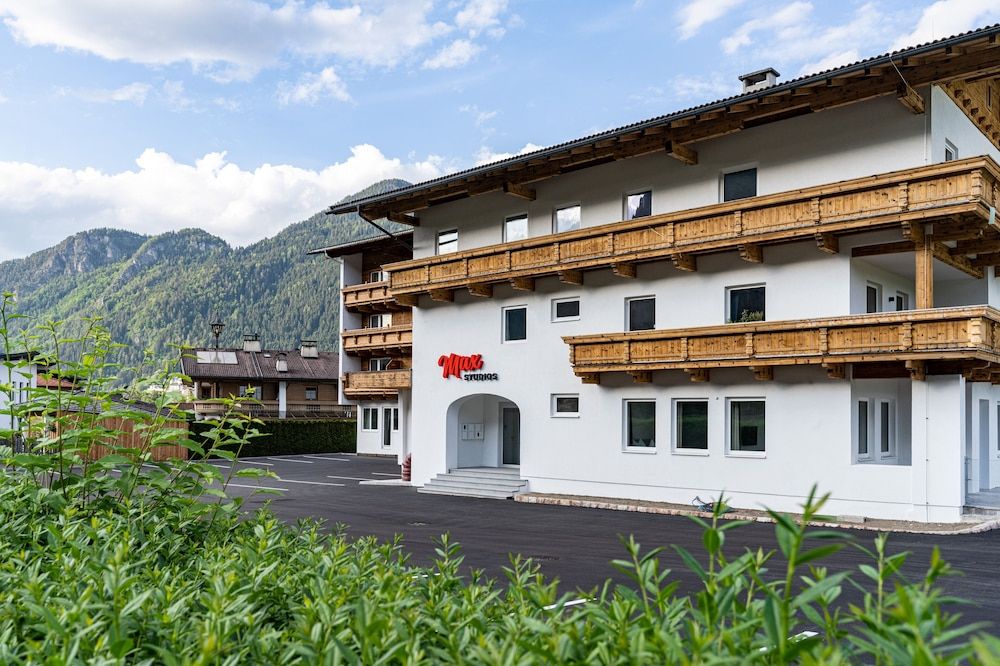 Hotel Alpenblick — hotel in Schlitters