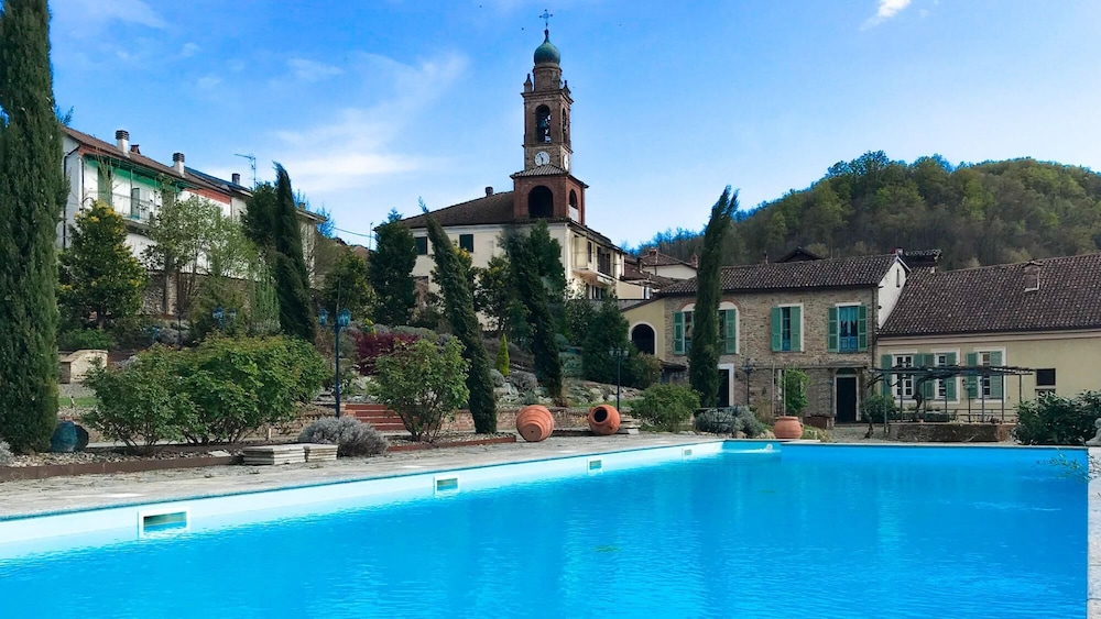 Villa La Romantica 14 — 4-Star Luxury Hotel in Visone, Italy