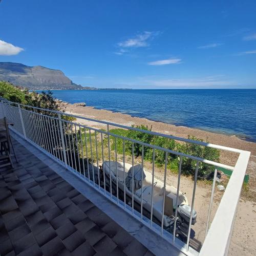 Le due conchiglie in Carini, Italy