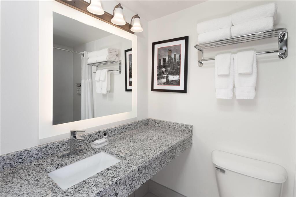 Ramada by Wyndham Milwaukee - photo 15