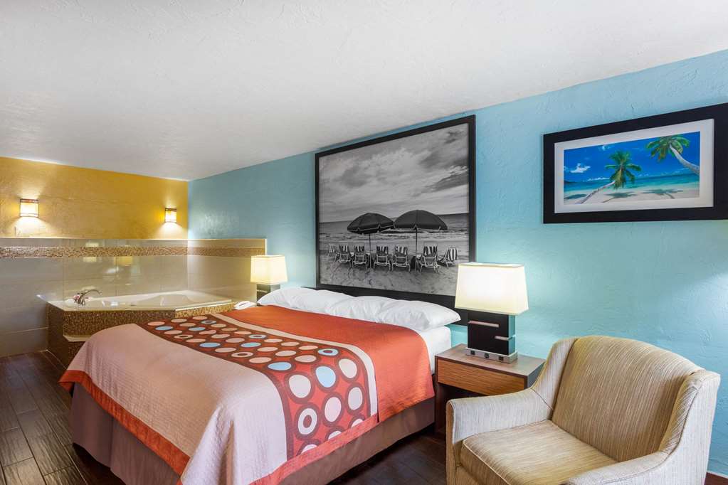 Super 8 by Wyndham Bradenton Sarasota Area - photo 18
