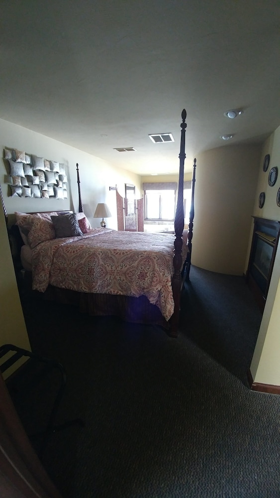 Snug Harbor Inn - photo 37