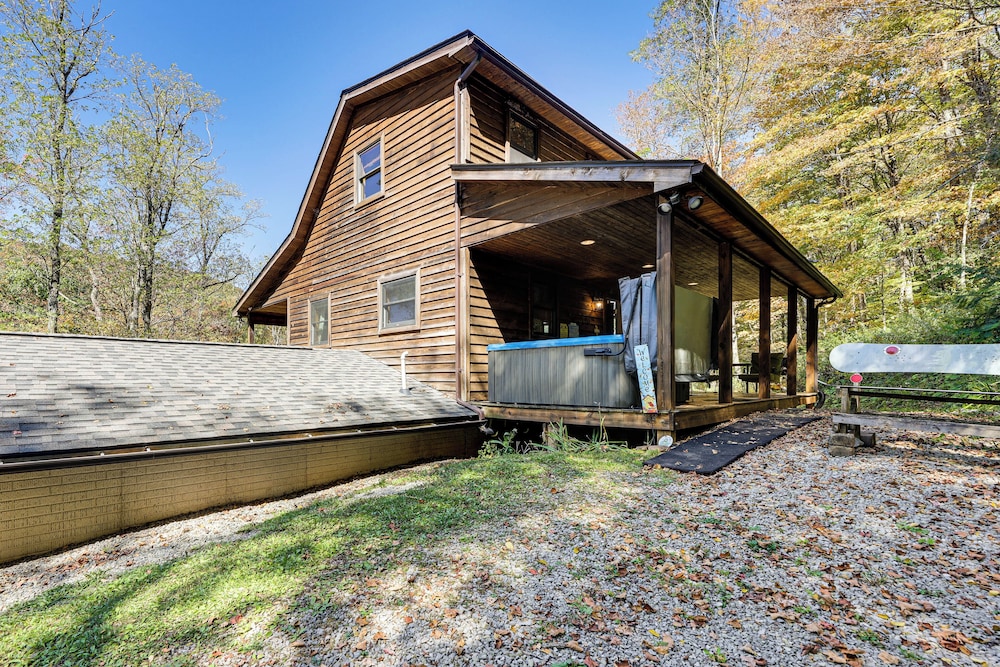 3 Mi to Snowshoe Resort Cabin with Hot Tub - photo 28