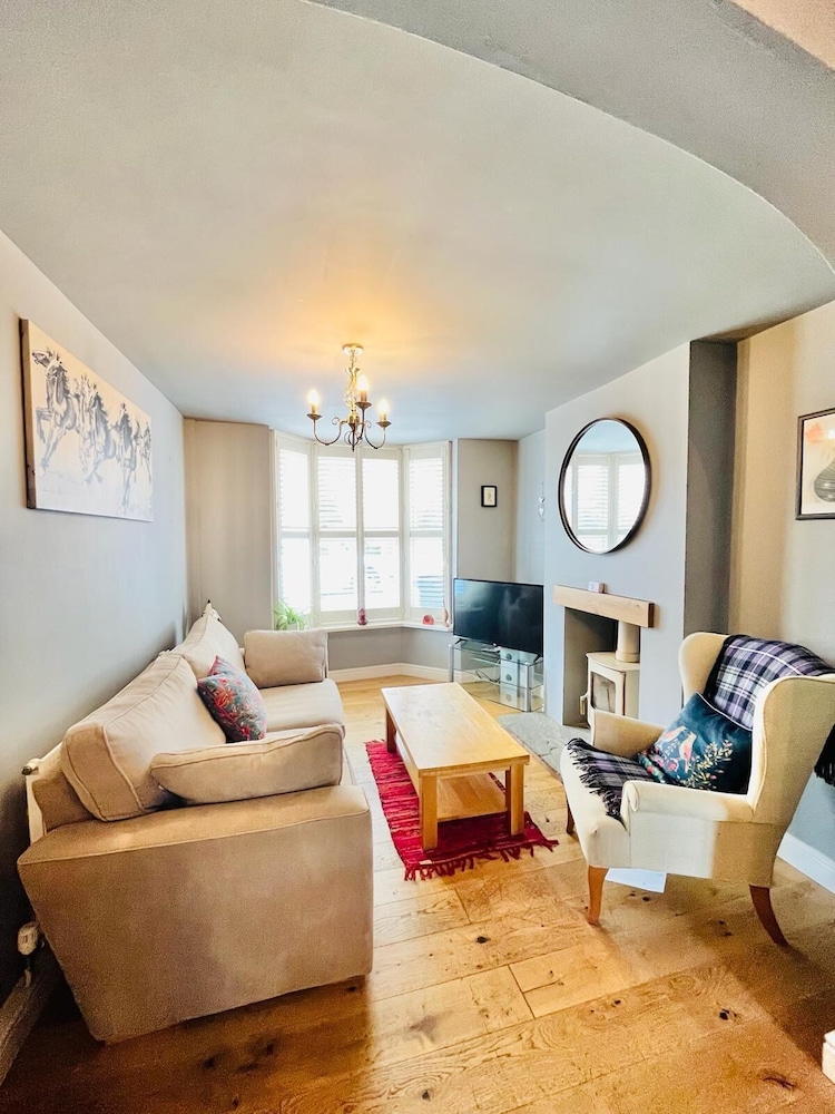 Lunas Cottage Grove Road Cottages — 4-Star Luxury Hotel in Stratford-Upon-Avon, United Kingdom