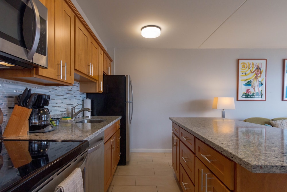 Waikiki Banyan High Level Condo with Private Lanai by Koko Resort Vacation Rentals - photo 35