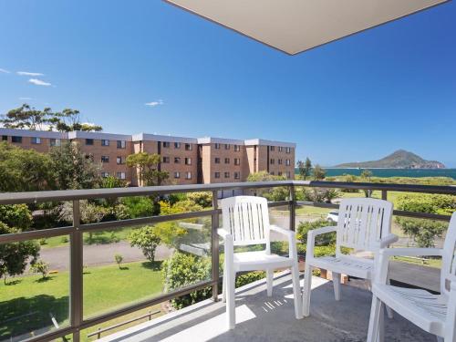 Commodore 9 so close to the waters egde — 4-Star Luxury Hotel in Hawks Nest, Australia