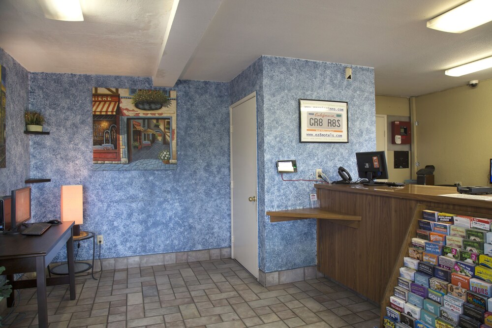 E Z 8 Motel South Bay - photo 5